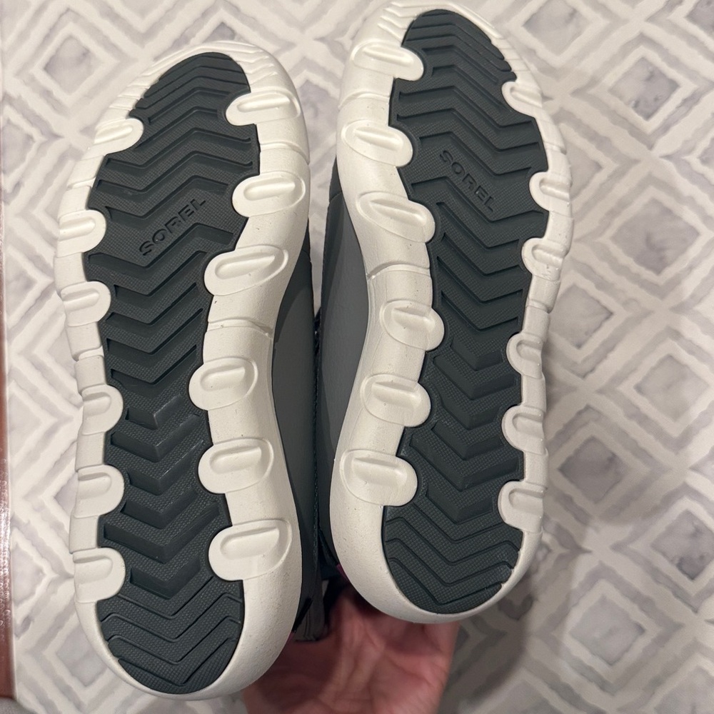 Sorel Childrens Sorel Explorer™ Lace Up ~ Big Girls/ Size 5 - Picture 4 of 4